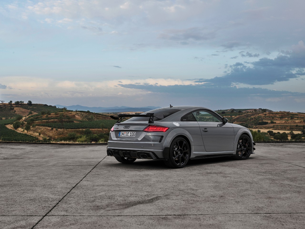 Audi TT RS Coupe Iconic Edition2 sınırlı üretimi ile tanıtıldı LOG