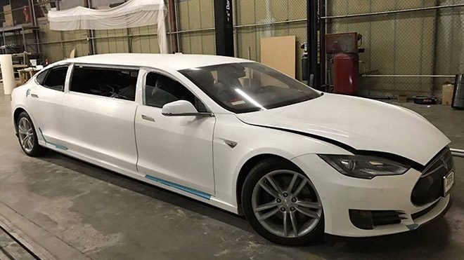 Tesla Model S limuzin