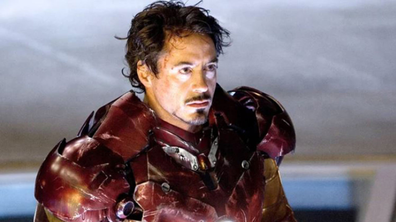 Robert Downey Jr In Giydigi Orijinal Iron Man Zirhi Calindi Log