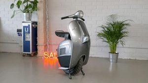 Tek tekerlekli elektrikli motosiklet Monowheel Z-One dikkat çekiyor Vespa