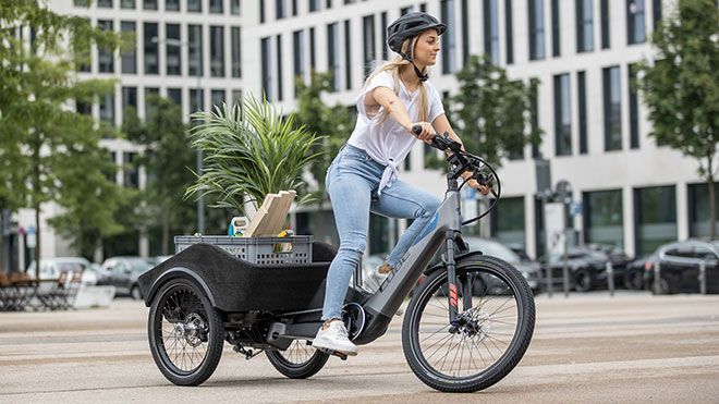 Cargo-focused electric bike by BMW becomes reality thumbnail