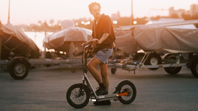 İstanbul'da üretilen elektrikli scooter modeli Tozzbike Pipegun Sixteen satışa sunuldu